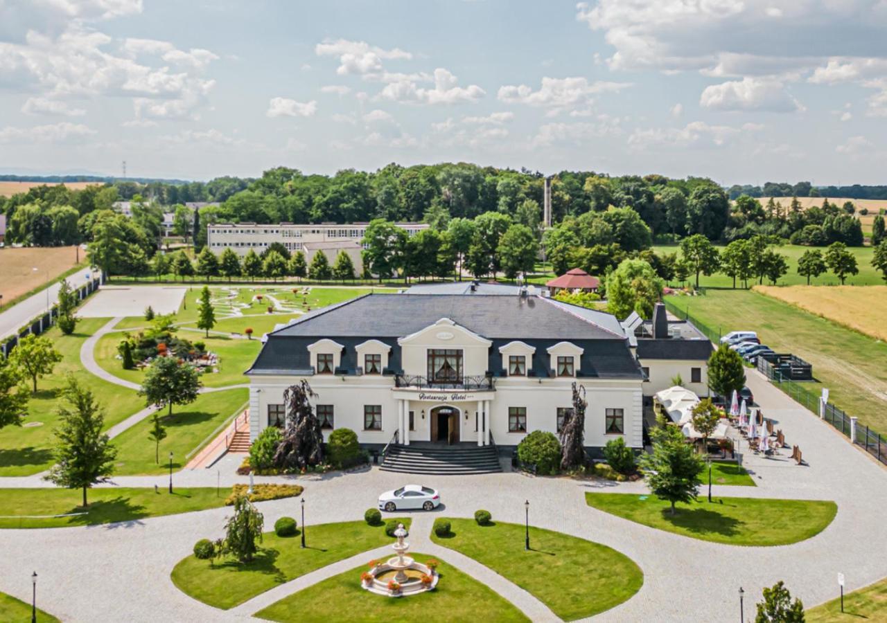 Dworek Komorno Exterior photo